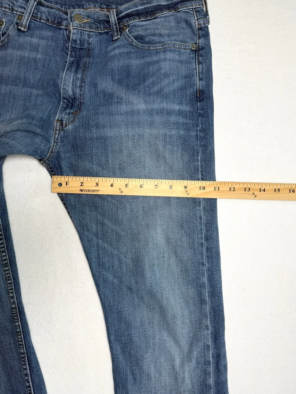Levi's Men 513 Slim Straight Med-Dark Wash Actual Size 33 x 28 READ DESCRIPTION